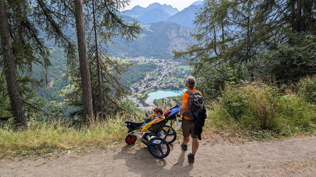 Panorama del Ru Courtod con il passeggino